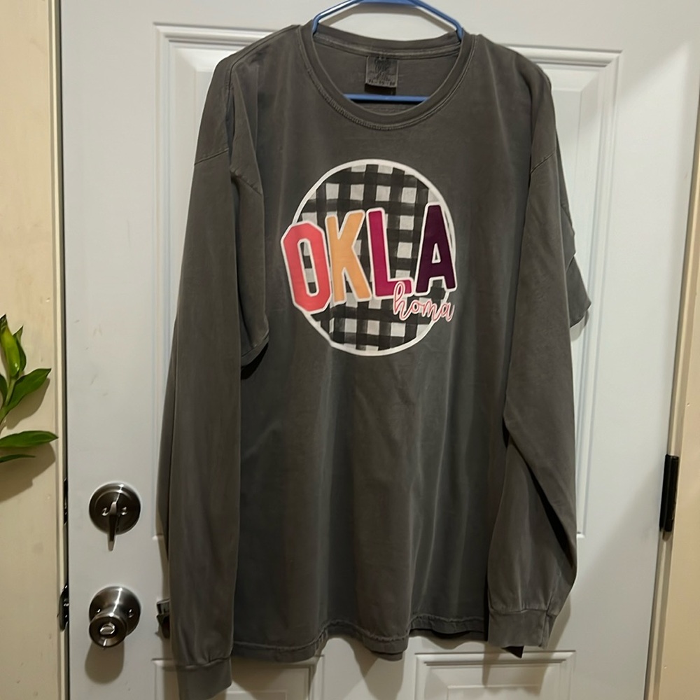 Calamity Jane’s Apparel sweatshirt size XL.